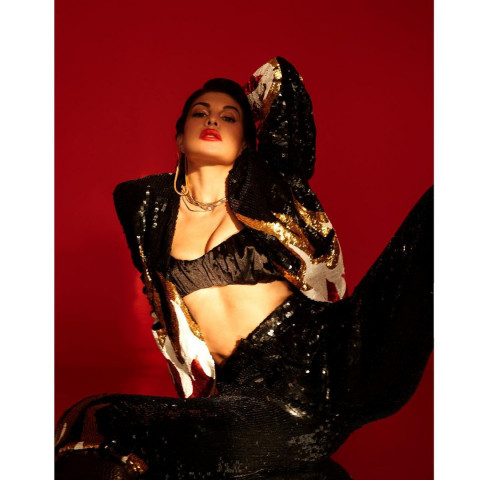 Jacqueline Fernandez Sexy Beautiful Mobile Wallpapers