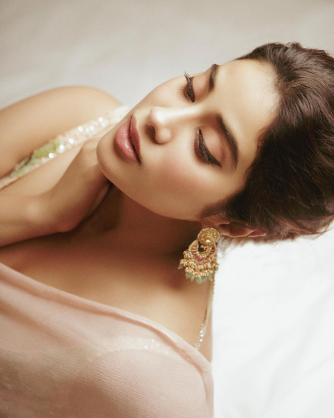 Janhvi Kapoor Hot Actress Wallpapers HD Img