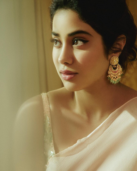 Janhvi Kapoor Hot Actress Wallpapers HD Photos