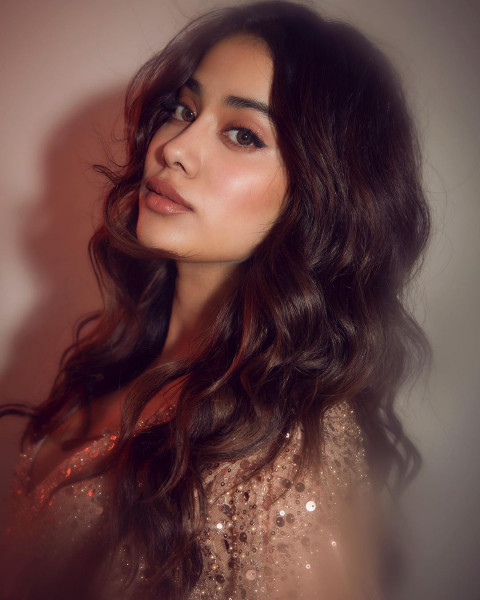 Janhvi Kapoor Hot Actress Wallpapers HD Wp Dp