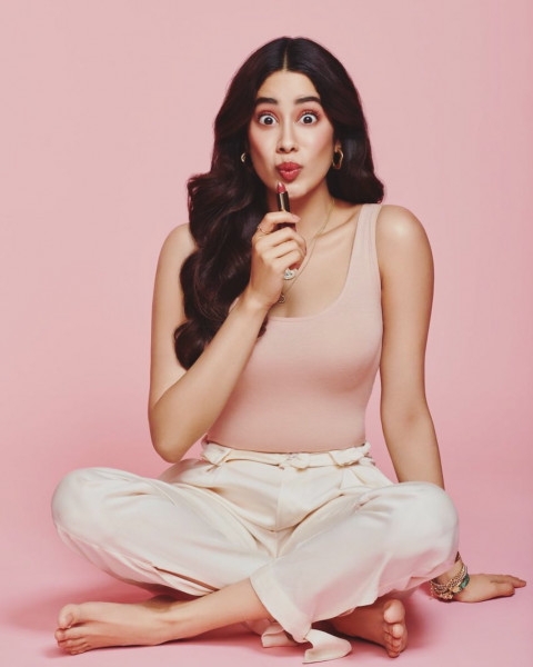 Janhvi Kapoor Hot Images HD Wallpaper