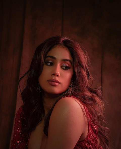 Janhvi Kapoor Hot Images HD Wallpaper Pics