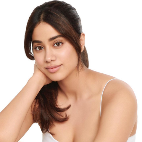 Janhvi Kapoor Hot Images HD Wallpaper Status