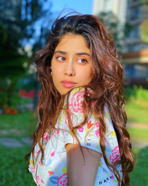 Janhvikapoor Beautiful Wallpaper HD