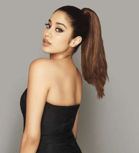 Janhvikapoor Beautiful Wallpaper HD Img