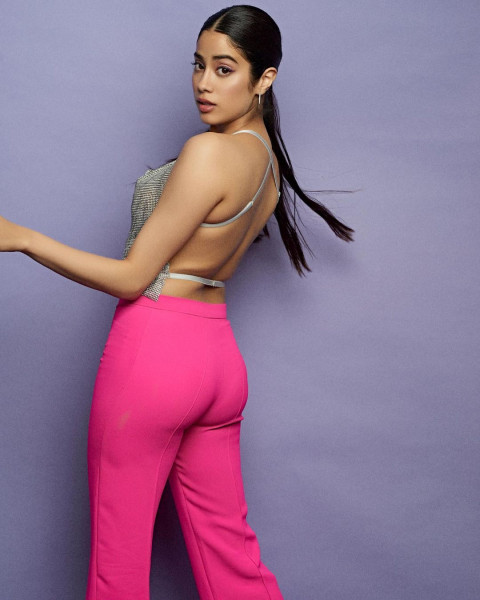 Janhvikapoor Beautiful Wallpaper HD Media