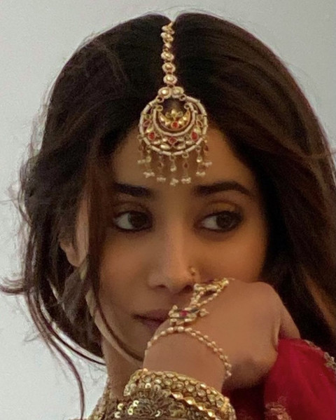 Janhvikapoor Beautiful Wallpaper HD Wp