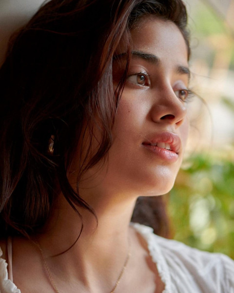 Janhvikapoor Beautiful Wallpapers Download Wp Dp