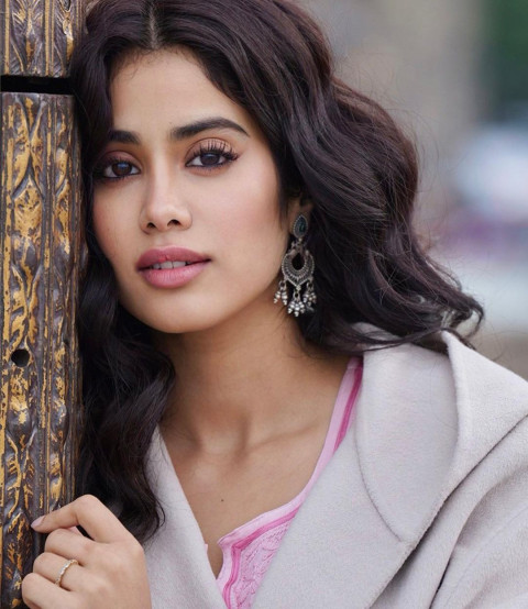 Janhvikapoor Cute Actress Wallpapers HD Media