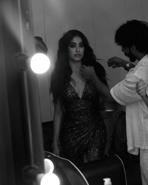 Janhvikapoor Cute Actress Wallpapers HD Photo