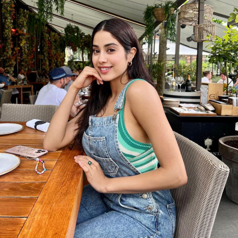 Janhvikapoor Photoshoot Pictures HD Wp Dp