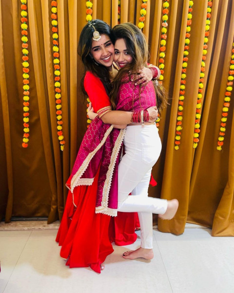 Jannat Zubair Family HD Photos Images Pictures