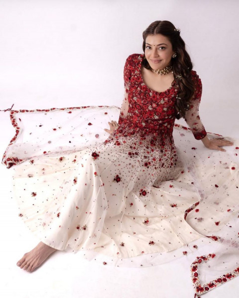 Kajal Agarwal Beautiful HD Photoshoot Mobile Wallpapers