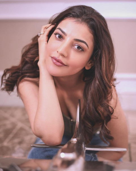Kajal Agarwal Beautiful HD Photoshoot Stills & Hot Mobile Wallpapers HD