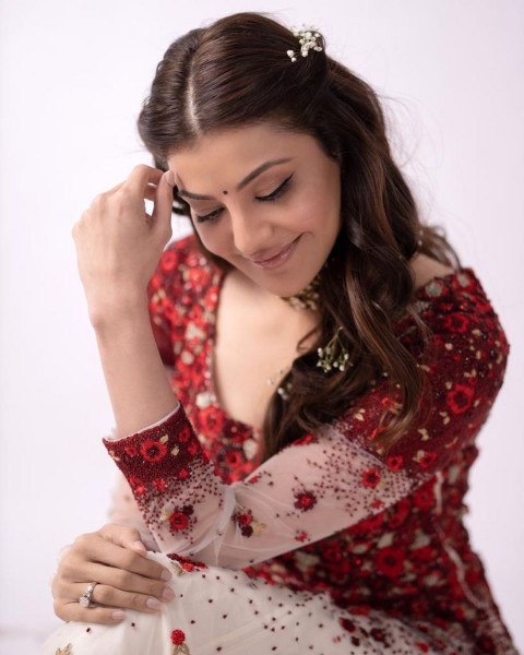 Kajal Agarwal Beautiful HD Photoshoot Stills & Hot Mobile Wallpapers HD