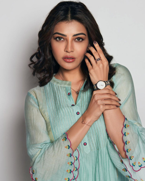 Kajal Agarwal Beautiful HD Photoshoot Stills Mobile Wallpapers