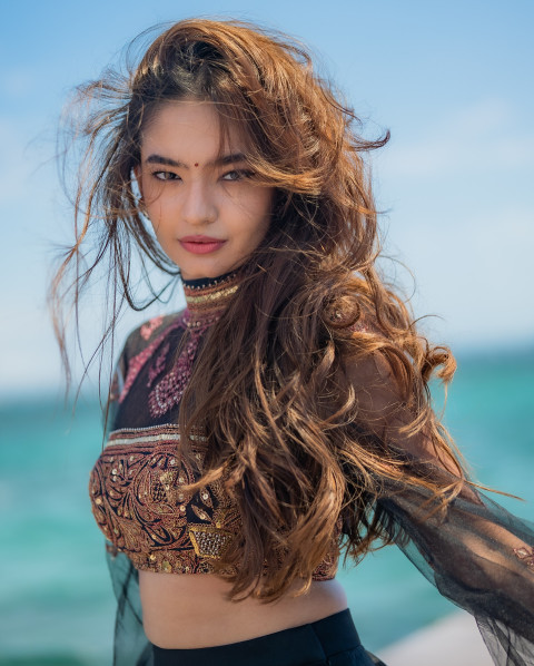 Killer Look Anushka Sen Stylish Hairstle Photo