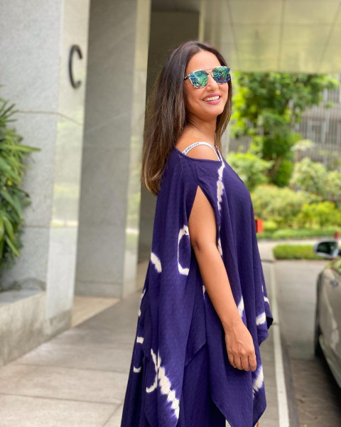 Killer Look Hina Khan DP For Mobile Wallpapers