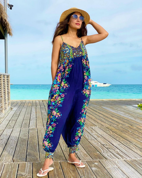 Killer Look Hina Khan DP For Mobile Wallpapers