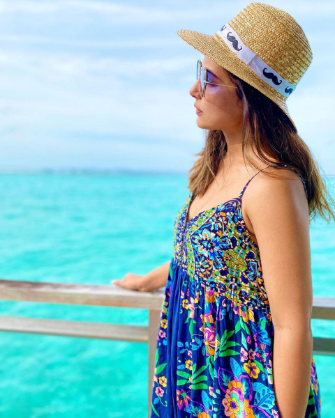 Killer Look Hina Khan DP For Mobile Wallpapers