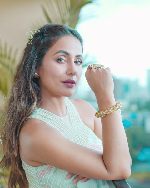 Killer Look Hina Khan Pic For Mobile Wallpaper s