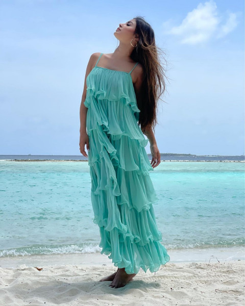 Killer Look Hina Khan Pics For Mobile Wallpaper