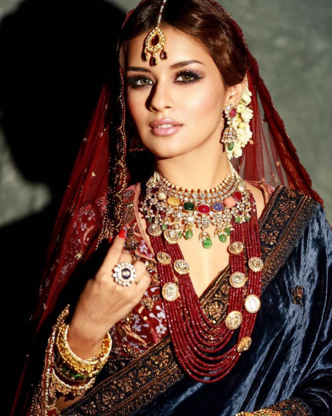 Latest New Avneet Kaur HD Wallpapers Photos Images