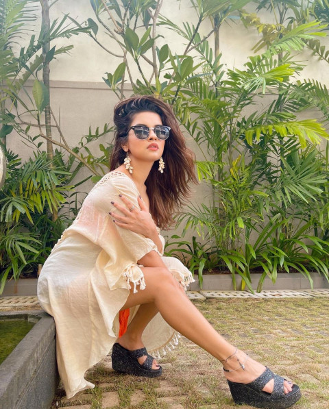 Latest New Avneet Kaur HD Wallpapers Photos Mobile