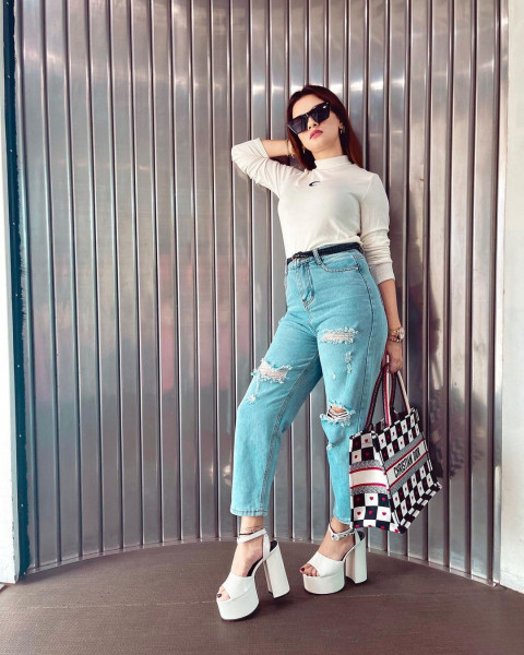 Latest New Avneet Kaur HD Wallpapers Photos Mobile