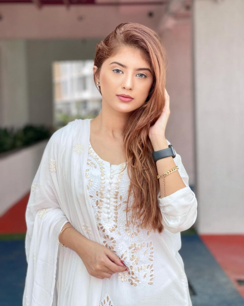 Model Arishfa Khan Pictures   Wallpaper HD