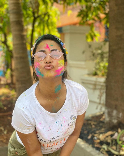 Model Hina Khan Cute Wallpaper Images Photos DP