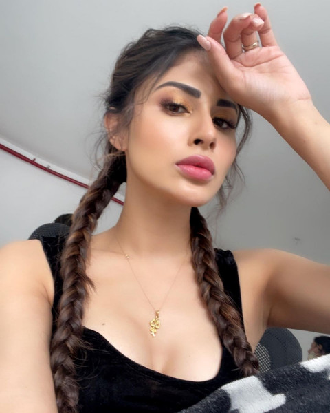 Mouni Roy Actress Full HD Wallpapers For Mobile