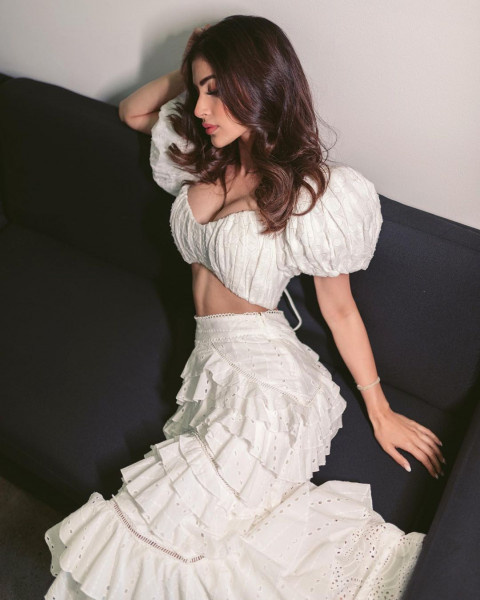 Mouni Roy Actress Full HD Wallpapers For Mobile