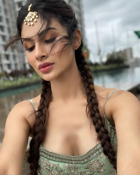 Mouni Roy Actress Full HD Wallpapers For Mobile