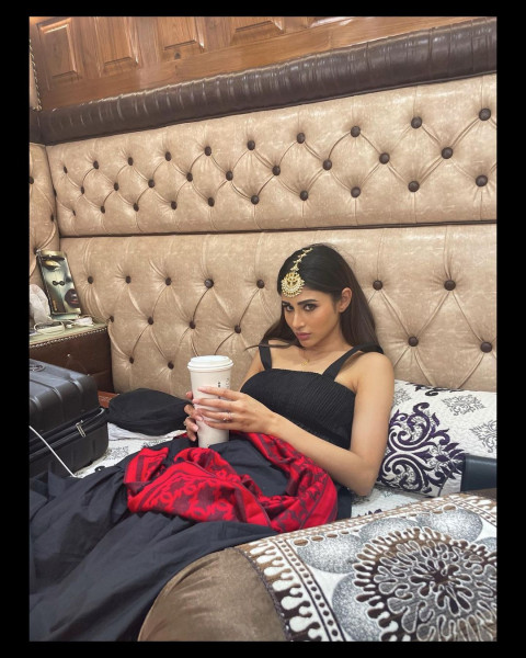 Mouni Roy Actress Full HD Wallpapers For Mobile