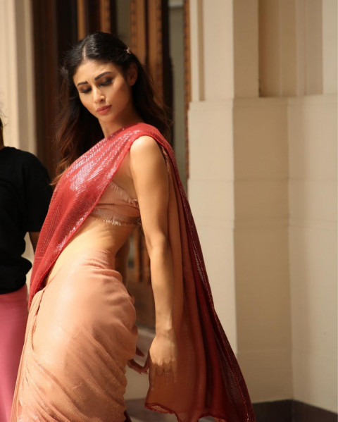 Mouni Roy Full Body HD Wallpapers Images Pics