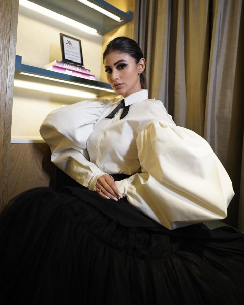 Mouni Roy Full HD Wallpapers Images Photos DP Pic
