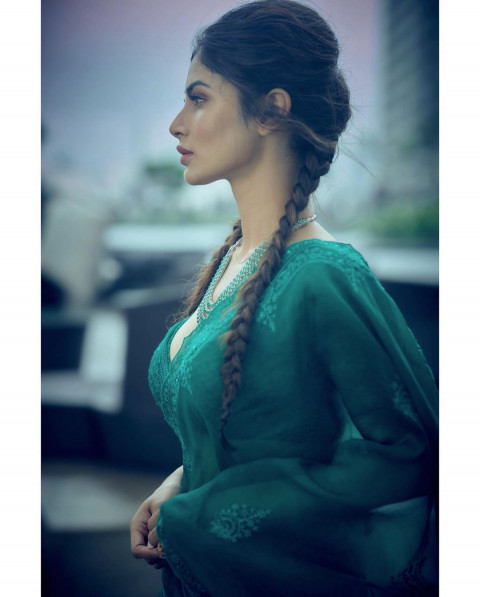 Mouni Roy HD Wallpapers Images Photos Download