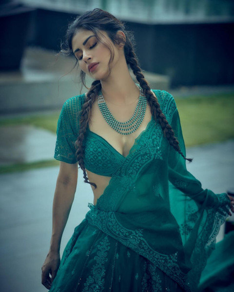 Mouni Roy HD Wallpapers Images Photos Download