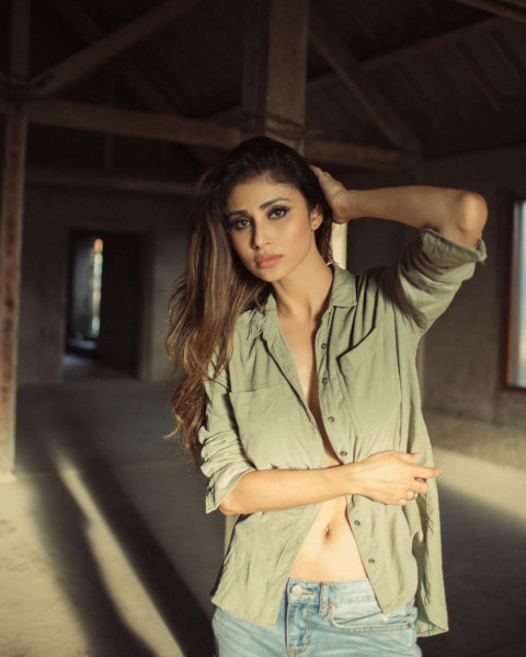 Mouni Roy HD Wallpapers Images WhatsApp DP Pic