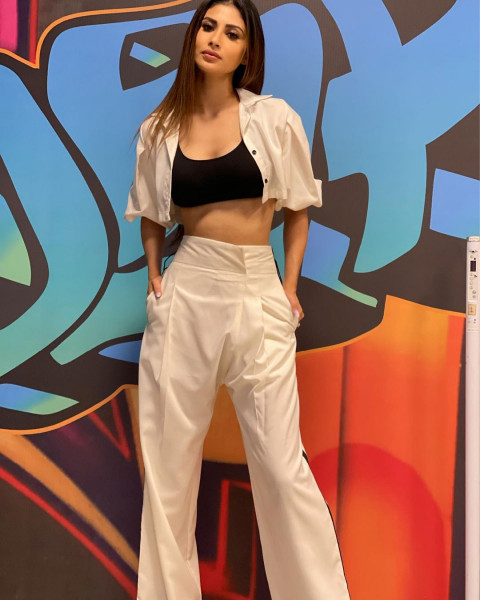 Mouni Roy Instagram Photoshoot HD Wallpapers