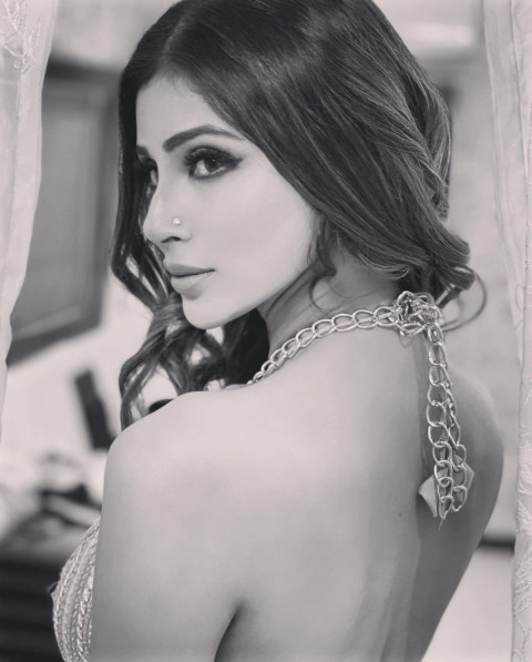 Mouni Roy Instagram Photoshoot HD Wallpapers