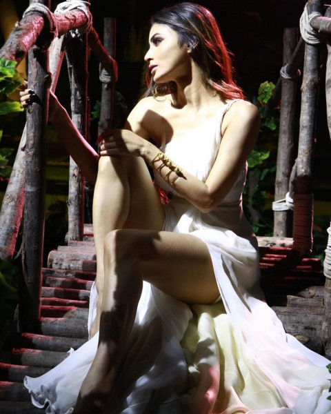 Mouni Roy Latest New HD Wallpapers Images Photos