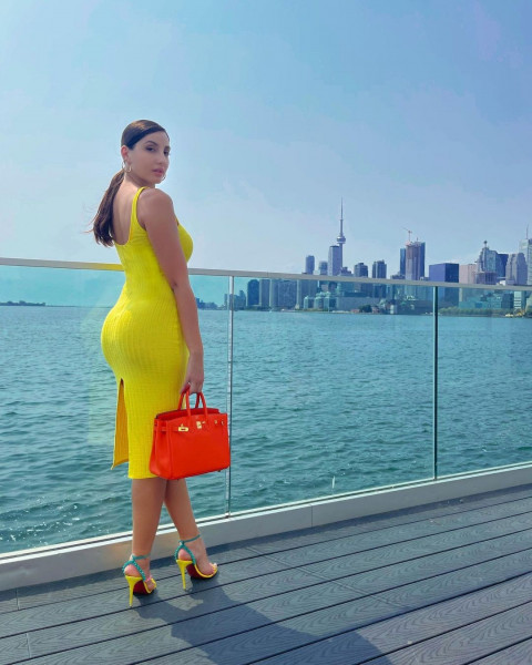 Nora Fatehi Bold Look Pictures For Mobile Wallpaper