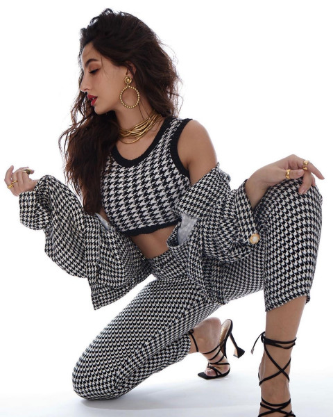 Nora Fatehi Latest Hot HD Photos For Mobile pic New