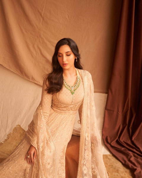 Nora Fatehi Latest Hot HD Photos & Mobile Wallpapers