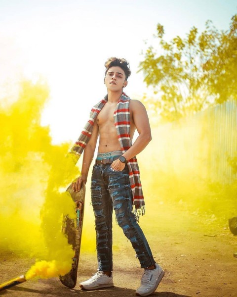 Outdoor Smoke Pose Ideas For Boy