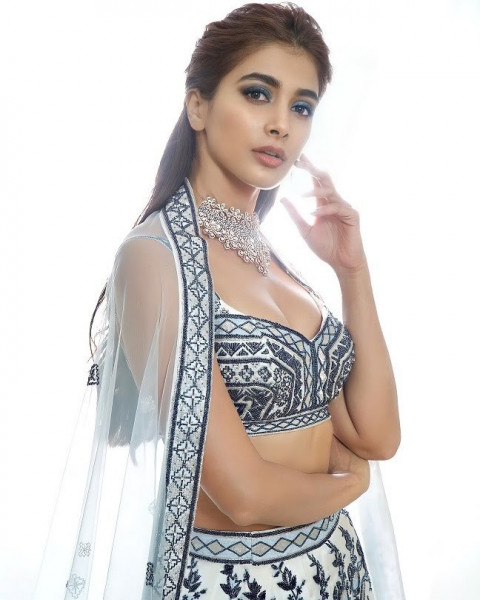 Pooja Hegde Beautiful HD Wallpaper Mobile Photos