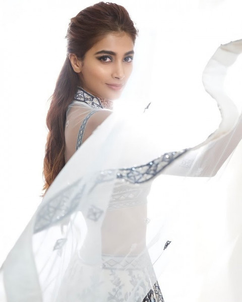 Pooja Hegde Beautiful HD Wallpaper Mobile Photos
