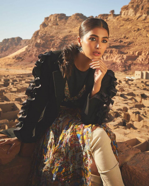 Pooja Hegde HD Wallpapers WhatsApp Status Dp Photos